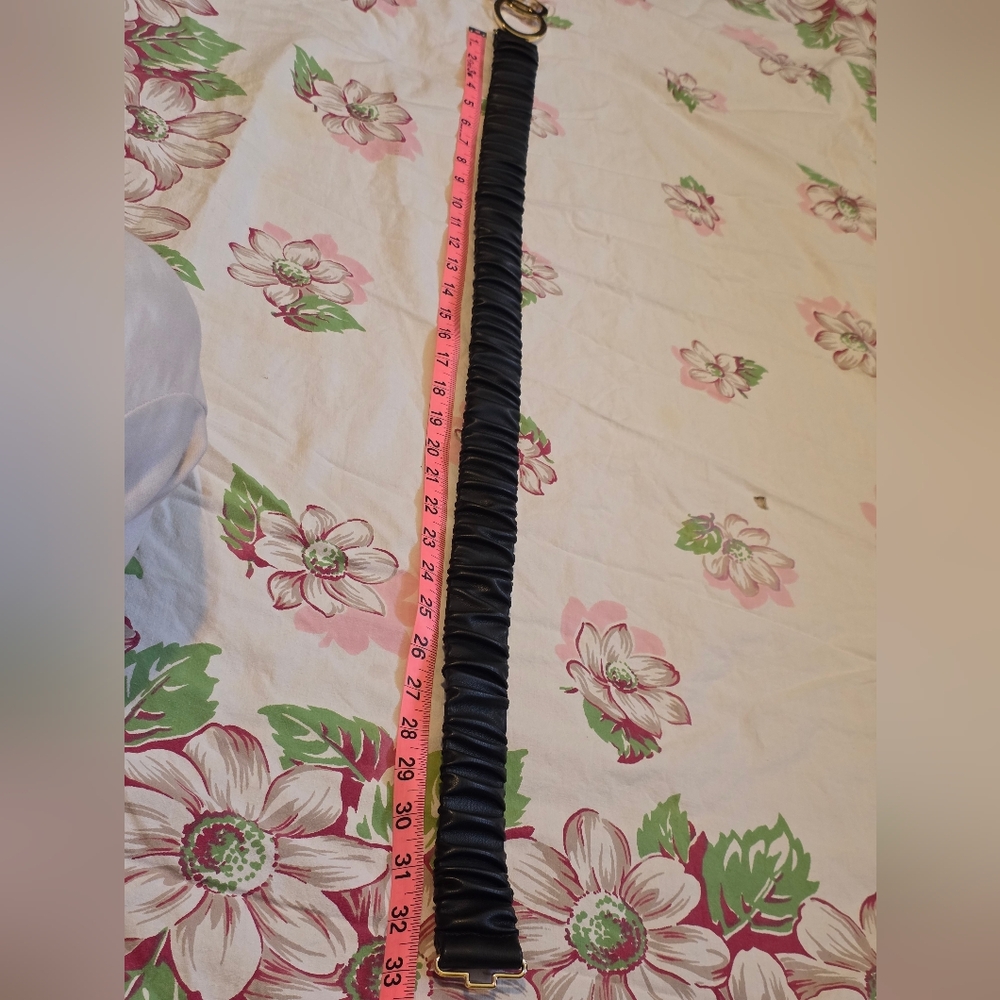 Strechy Black and Gold Women's Belt - Picture 6 of 7